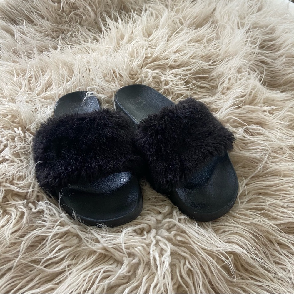 Faux fur Jeffery Campbell slides